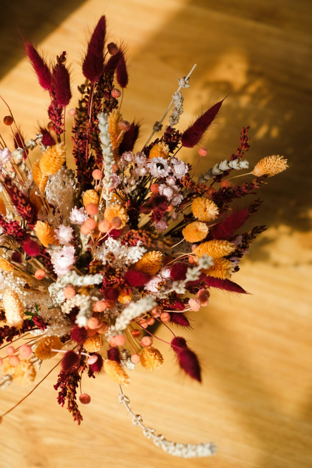 Bouquet de fleurs séchées bordeaux